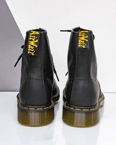 DR MARTENS ANFIBIO MOD. 1460 GREASY NERO4 DR. MARTENS DR. MARTENS Anfibio in pelle morbida 1460 GREASY