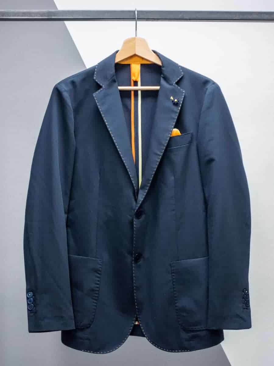 OVER-D Giacca blu leggera con cuciture a contrasto e pochette OM108