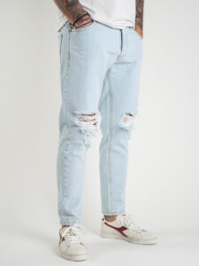 ESTASI Jeans chiaro con rotture e corto alla caviglia PIRLO (5)