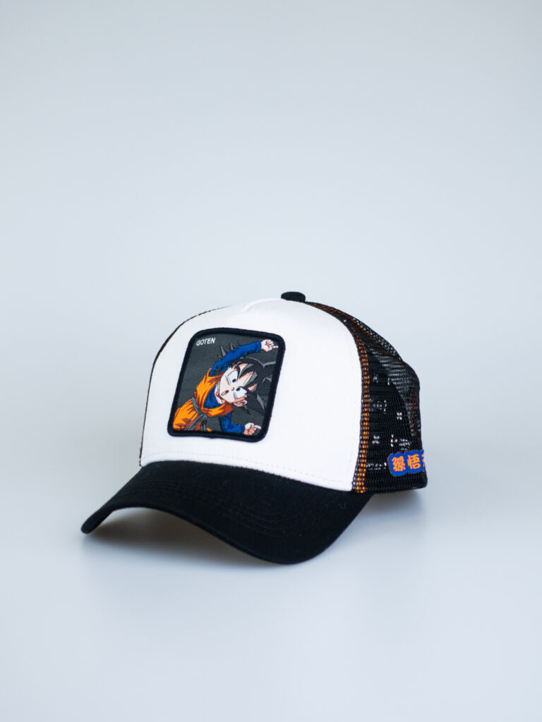 CAPSLAB Cappellino con patch stampa dragon ball GOTEN2 CAPSLAB CAPSLAB Cappellino bianco con becca nera e patch stampa dragon ball GOTEN