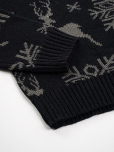 Maglione di natale con stampa fiocchi di neve e renne PJ280 nero (4)