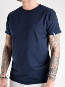 BL11 T-shirt in cotone con dettagli sulla manica sinistra BASIC Blu (2)