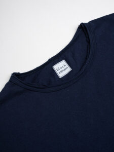 BL11 T-shirt in cotone con dettagli sulla manica sinistra BASIC Blu (6)