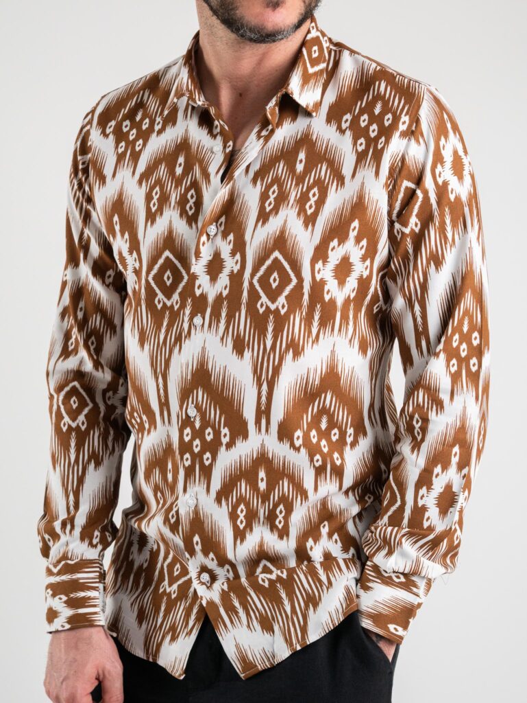 Camicia bianca in viscosa stampa etnica marrone PINETA Prezzo 0 00