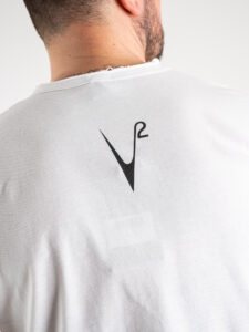V2 T-shirt in cotone con taschino stampa BANDANA 14 biancorosa (2)
