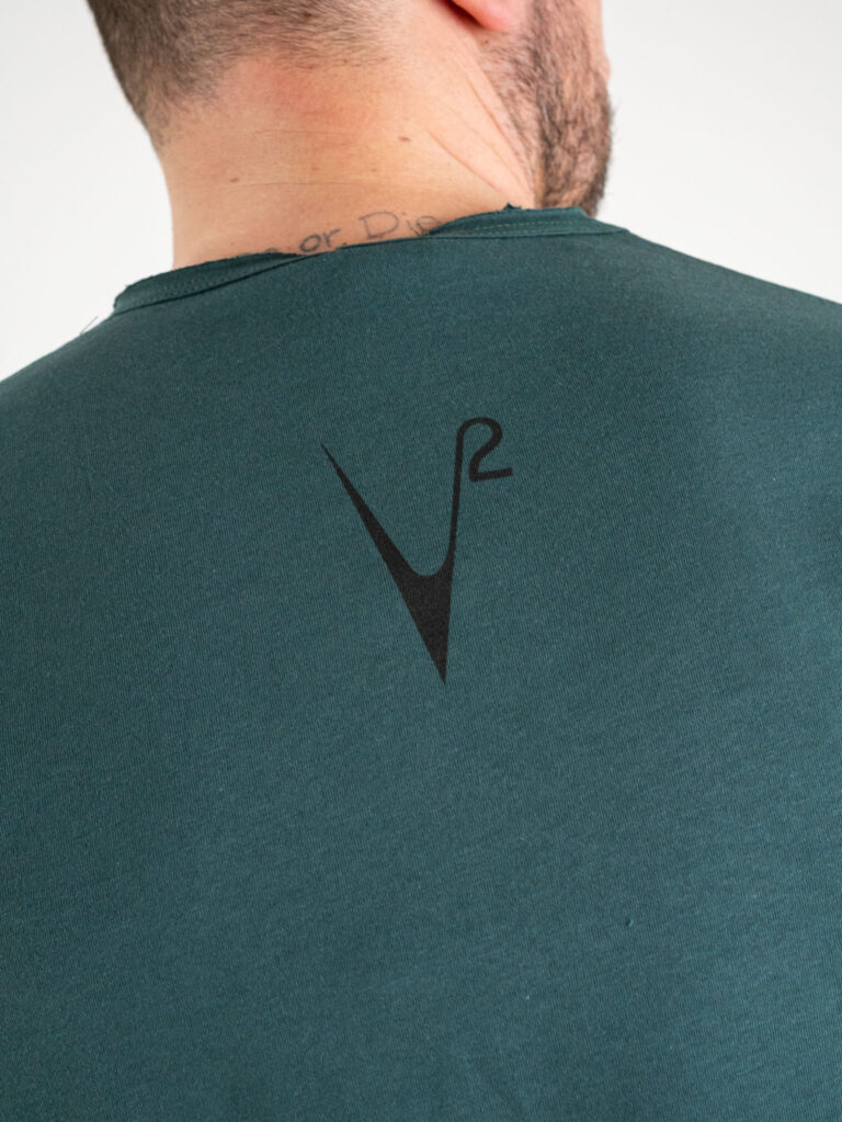 V2 T shirt in cotone con taschino stampa COCKTAIL 16 verde 5 V2 V2 T-shirt in cotone con taschino stampa COCKTAIL 16 Verde