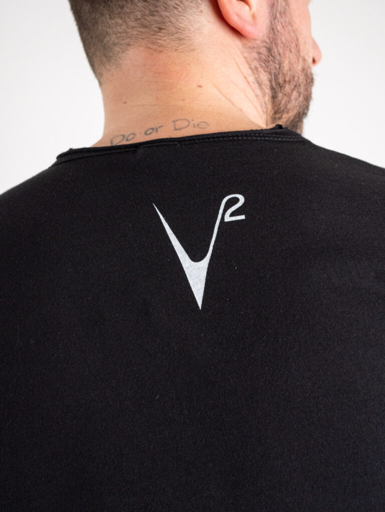 V2 T shirt in cotone con taschino stampa FULMINI nero 2 V2 V2 T-shirt in cotone con SAETTA stampa fulmini nera