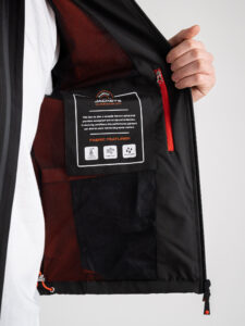 MARKUP Giubbino leggero con cappuccio, zip, tasche e logo sulla manica MK294012 Nero (6)