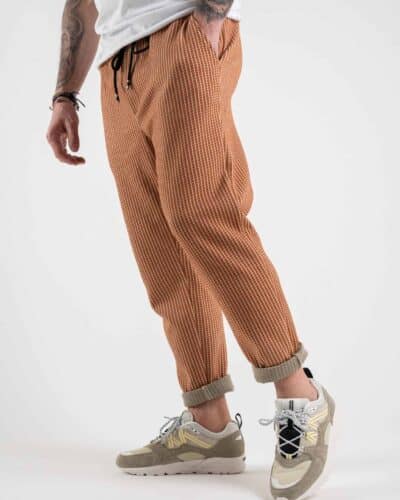 V2 Pantalone da abito sportivo con coulisse in fantasia rigata PUSRIG SabbiaCoccio 8 V2 V2 Pantalone morbido, lavorato e con coulisse PUSRIG Sabbia/Coccio