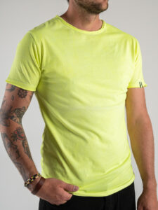 BL11 T-shirt in cotone con dettagli sulla manica sinistra BASIC Giallo Fluo (2)
