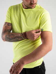 BL11 T-shirt in cotone con dettagli sulla manica sinistra BASIC Giallo Fluo (3)