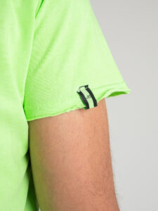 BL11 T-shirt in cotone con dettagli sulla manica sinistra BASIC Verde Fluo (2)