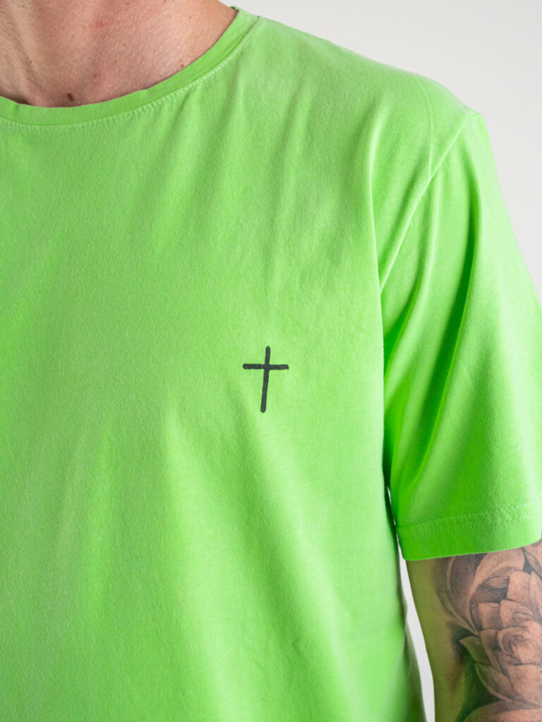 BLACK SUNDAY T shirt con croce piccola sul cuore 017 Verde fluo 3 BLACK SUNDAY BLACK SUNDAY T-shirt con croce piccola sul cuore 017 Verde fluo