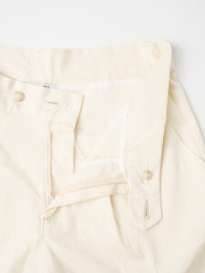 ESTASI Pantalone in gabardina con pinces VIPER 8004 Latte (1)