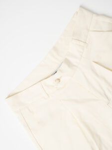 ESTASI Pantalone in gabardina con pinces VIPER 8004 Latte (2)