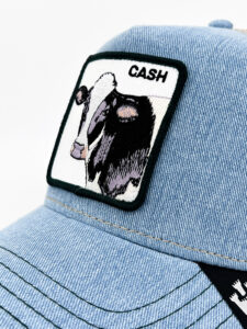 GOORIN BROS Cappellino in jeans azzurro con retina beige e patch bianca stampa mucca CASH3