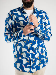 BERNA Camicia blu in viscosa stampa oche panna 220087 (9)