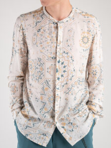 BERNA Camicia coreana in viscosa stampa maiolica 220092 Panna (3)