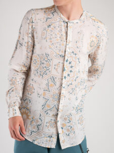 BERNA Camicia coreana in viscosa stampa maiolica 220092 Panna (4)
