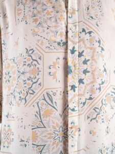 BERNA Camicia coreana in viscosa stampa maiolica 220092 Panna (7)