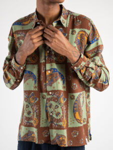 BERNA Camicia in viscosa stampa bandana 220095 Marrone (7)