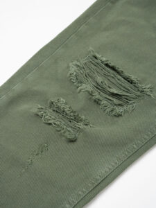 ESTASI Jeans con rotture alle ginocchia KLOPP verde (8)