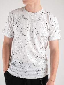 T-shirt basica in cotone con schizzi di pittura 651 Nera (1)