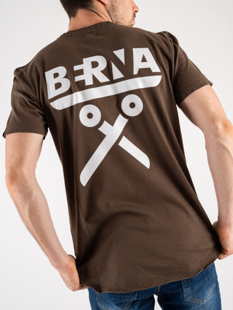 BERNA T shirt basica con logo fronteretro e fondo curvo 223123 Moro 2 BERNA BERNA T-shirt basica con logo fronte/retro e fondo curvo 223123 Moro