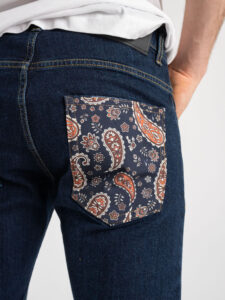 V2 Jeans blu con tasca posteriore stampa Bandana 25 Arancio (5)