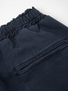 V2 Jeans con coulisse in vita, piccole graffiature e patch laterali Blu (1)