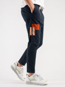 V2 Jeans con coulisse in vita, piccole graffiature e patch laterali Blu (3)