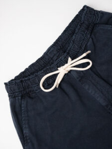 V2 Jeans con coulisse in vita, piccole graffiature e patch laterali Blu (7)