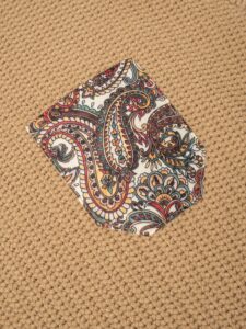 V2 Maglione girocollo 3D misto lana con taschino stampa BANDANA 27 cammello (1)
