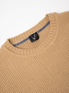 V2 Maglione girocollo 3D misto lana con taschino stampa BANDANA 27 cammello (8)