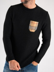 V2 Maglione girocollo 3D misto lana con taschino stampa BURBERRY 30 nero (1)