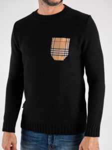V2 Maglione girocollo 3D misto lana con taschino stampa BURBERRY 30 nero (5)