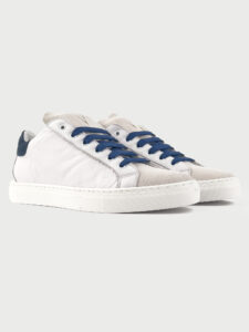 V2 Sneakers bianca in pelle con lacci colorati e tallone in camoscio blu1