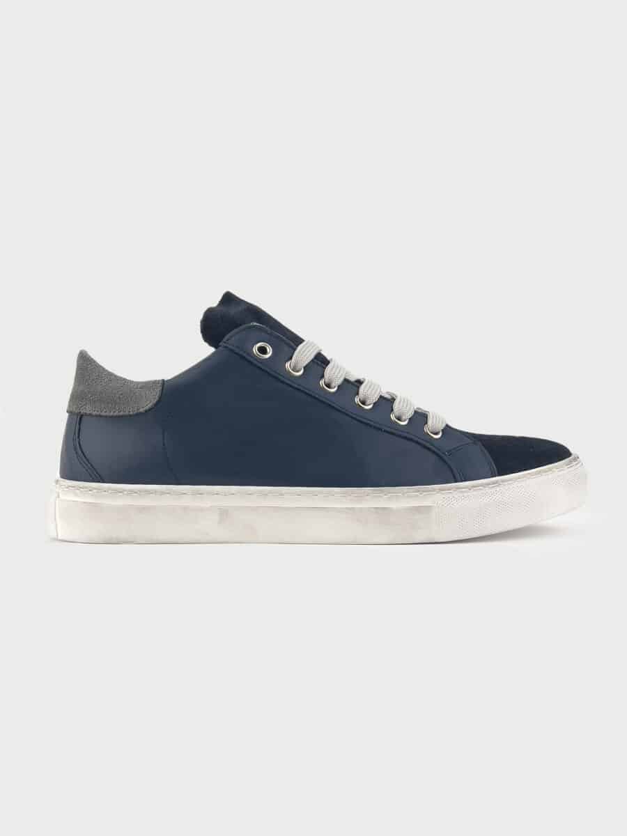 V2 Sneakers in pelle blu con linguetta in camoscio blu e tallone in camoscio grigio