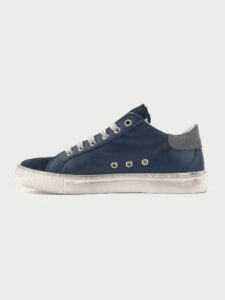 V2 Sneakers in pelle blu con linguetta in camoscio blu e tallone in camoscio grigio2