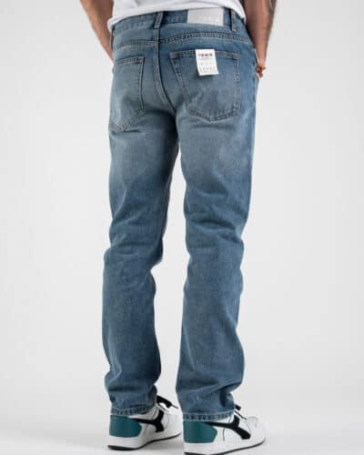 BERNA Jeans basico leggermente sfumato senza rotture con gamba lunga 223037 Azzurro 4 BERNA BERNA Jeans basico leggermente sfumato senza rotture con gamba lunga 223037 Azzurro