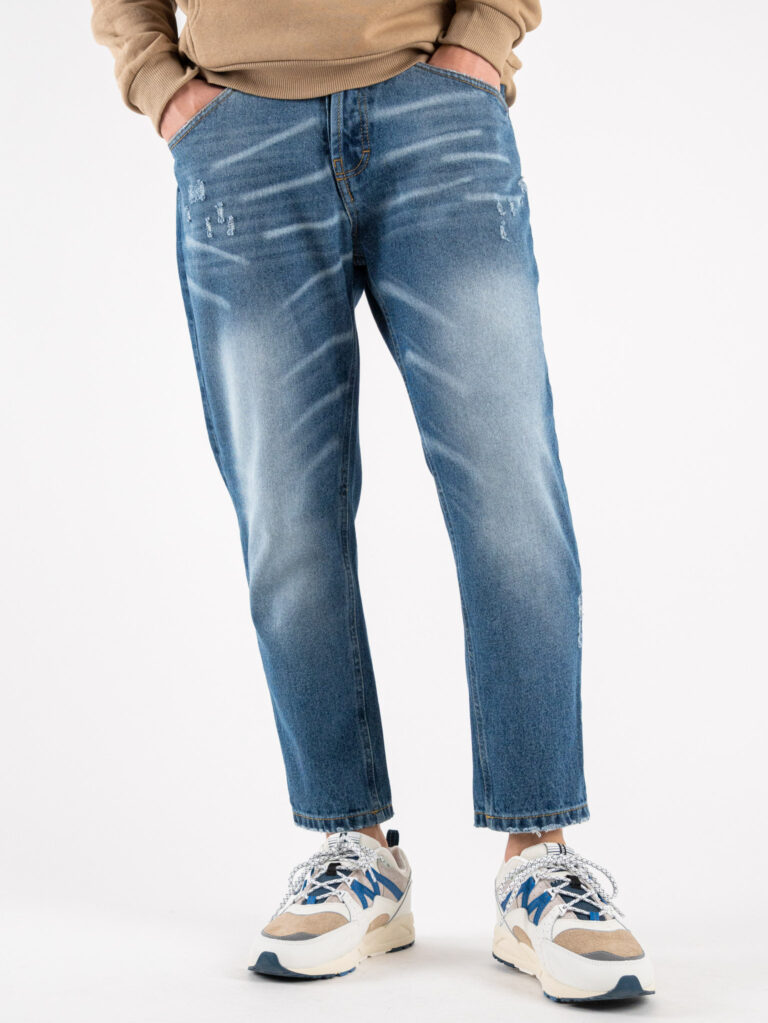 OVER-D Jeans cropped sfumato con piccole rotture D05 Azzurro - immagine 4