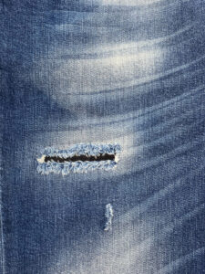 OVER-D Jeans sfumato con rotture e toppe D13 Blu (3)