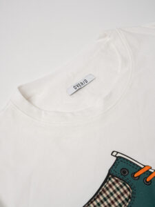 OVER-D T-shirt in cotone con stampa sneaker T02 Panna (5)