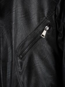 BERNA Biker in ecopelle con collo coreana, zip e tasche frontali 223157 Nero (2)
