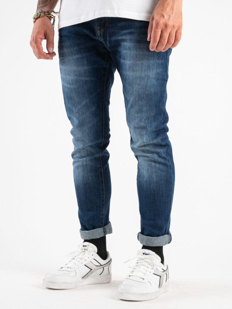 BERNA Jeans basico lavaggio scuro leggermente sfumato senza rotture 223034 Blu 3 BERNA BERNA Jeans basico lavaggio scuro leggermente sfumato senza rotture 223034 Blu