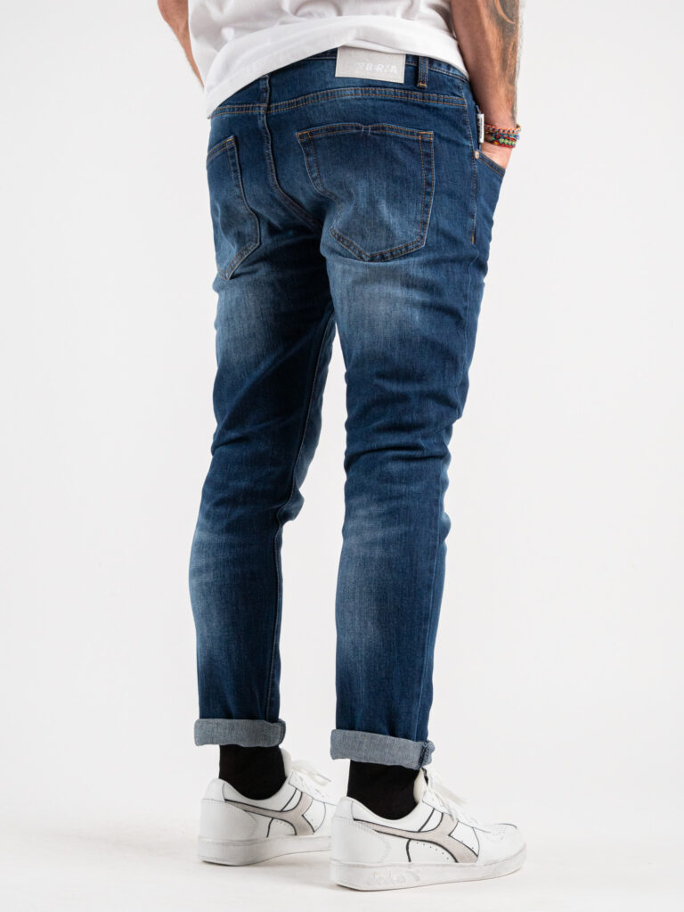 BERNA Jeans basico lavaggio scuro leggermente sfumato senza rotture 223034 Blu 5 BERNA BERNA Jeans basico lavaggio scuro leggermente sfumato senza rotture 223034 Blu