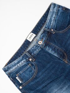 BERNA Jeans basico lavaggio scuro leggermente sfumato senza rotture 223034 Blu (7)