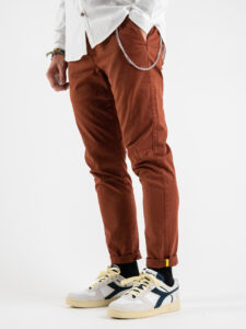 BERNA Pantalone chinos slim con catenella laterale Aragosta (4)