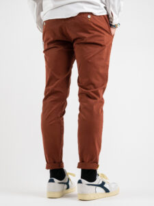 BERNA Pantalone chinos slim con catenella laterale Aragosta (6)