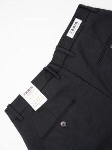 BERNA Pantalone da abito morbido in tessuto tecnico con pinces 223083 Nero (1)